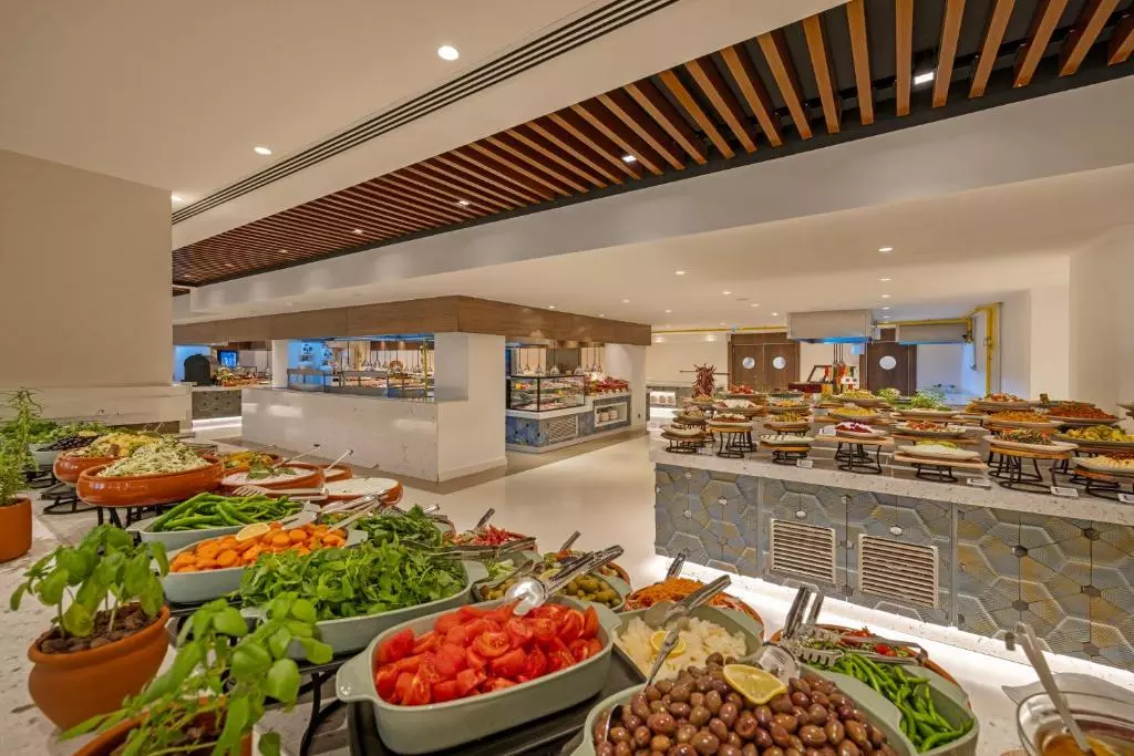 سلف دسر هتل لیبرتی سیگنا فتحیه